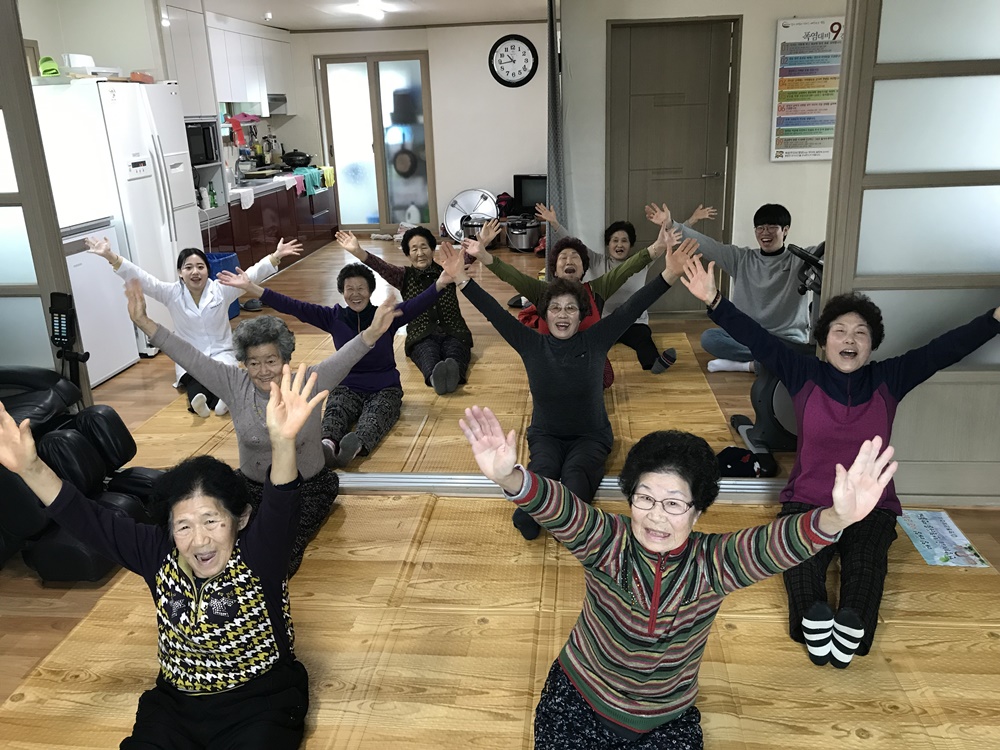 영동군, ‘스스로 운동하는 경로당’ 웃음꽃 ‘활짝’
