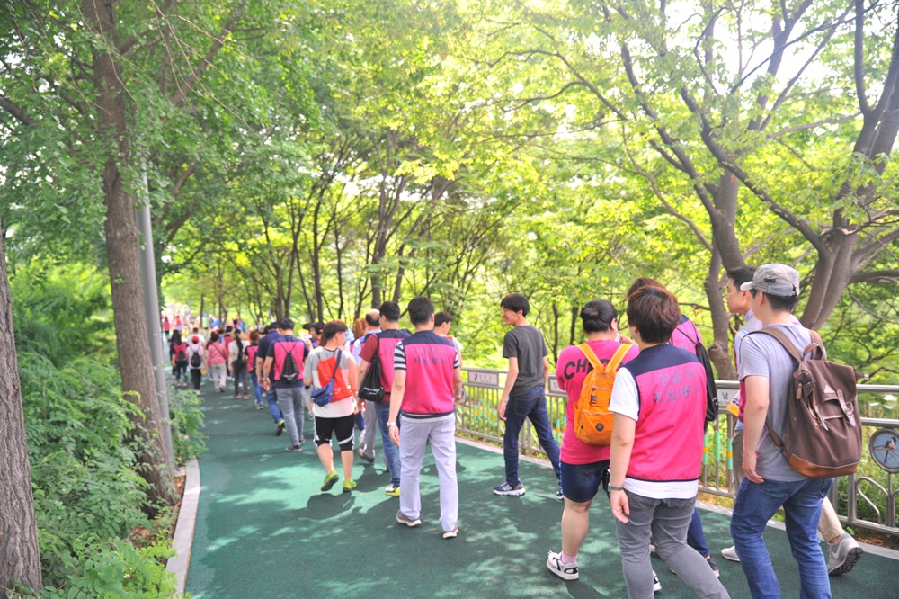 강남구민 여러분, 걸으면서 건강 챙기세요!