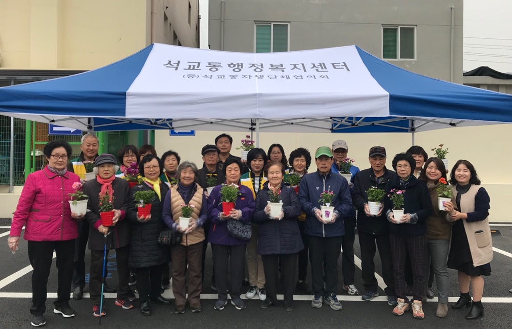 노인들이 봄을 맞이하는 방법은?