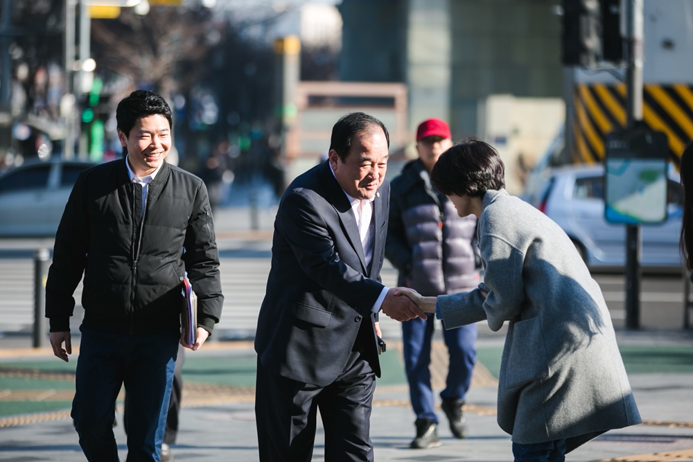 광진구의회, 도보출근으로 미세먼지 잡고·시설물 점검·민생챙기기까지