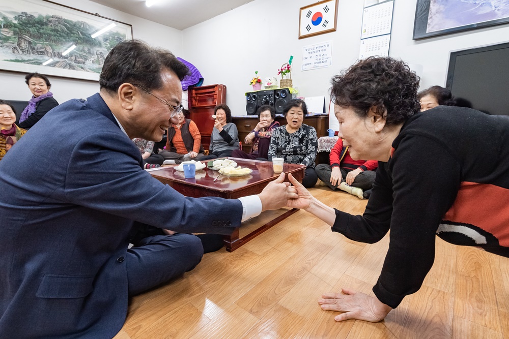 '100세 시대' 함께 사는 즐거움 만든다