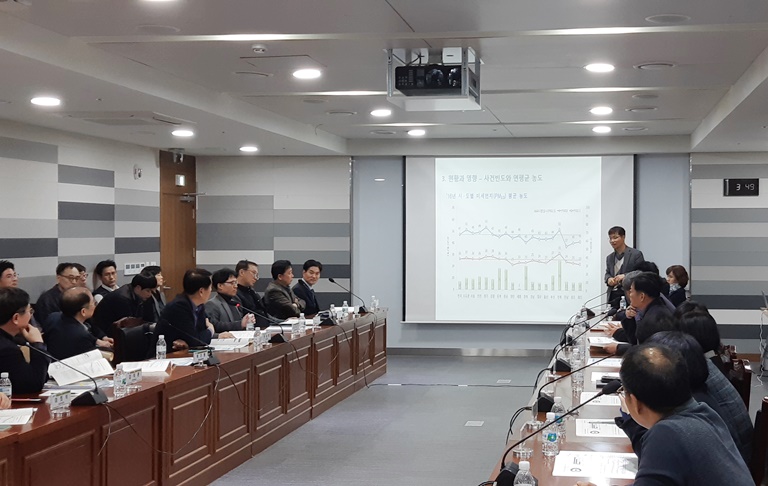 미세먼지 저감대책 마련을 위한 토론회 가져