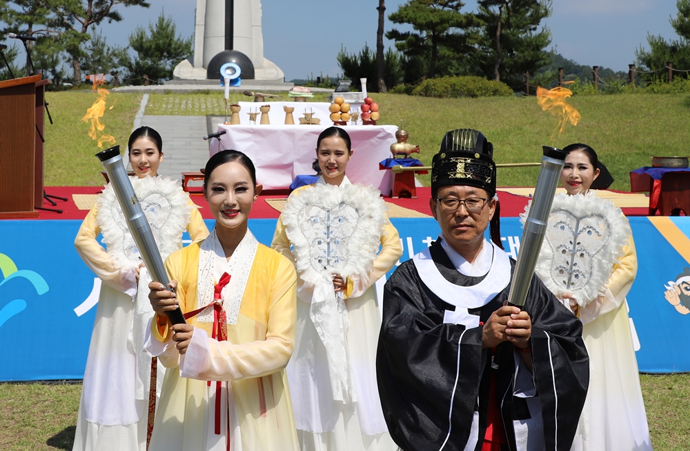 '58회 충북도민체육대회 성화' 괴산군 탄생 600주년 기념공원서 채화