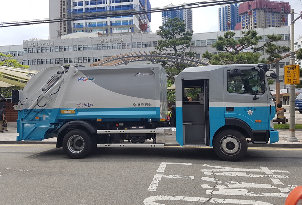 해운대구, 환경미화원 안전사고 예방 ‘한국형 청소차’ 도입