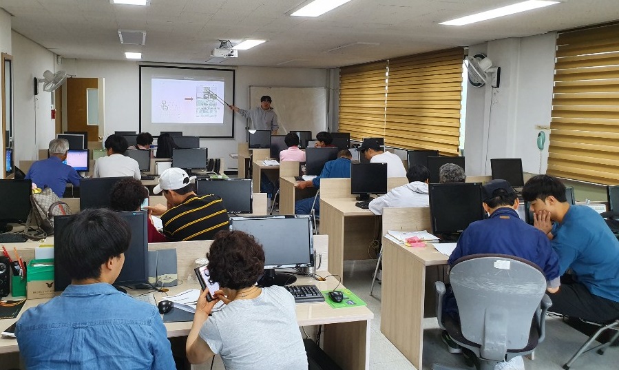 아우내은빛복지관, 청년 재능기부... 어르신들 스마트폰 활용법 교육