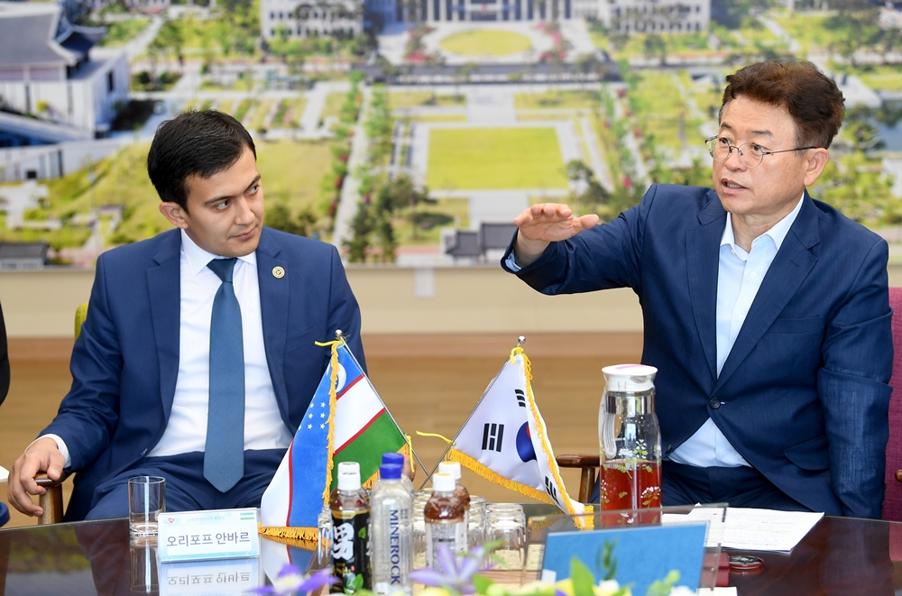 이철우 경북도지사, 우즈벡 수르한다리아주 부지사 면담... 교류협력과 상생발전 논의