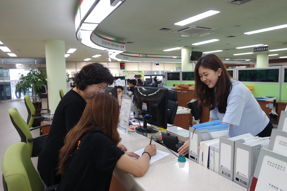 공주시, 민원실 방문 외국인주민 ‘동행 통역서비스’ 실시