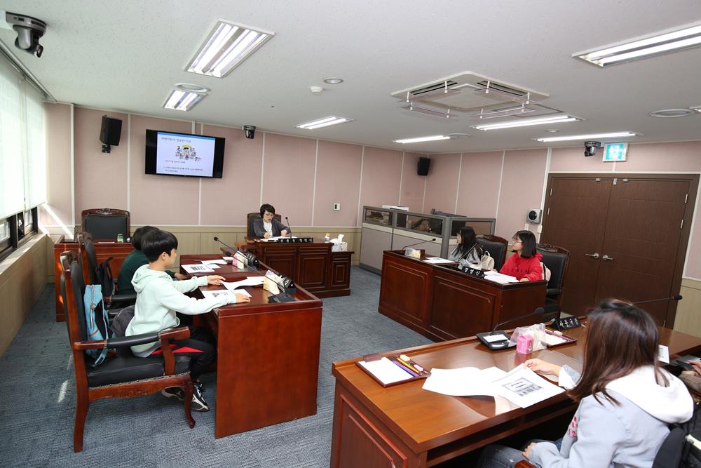 인천 서구 가석초등학교 학생회 학생, 서구의회 견학 및 체험