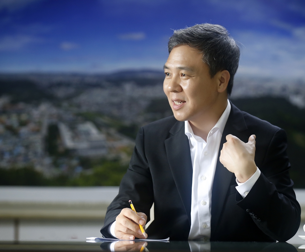 [인터뷰] 김승수 전주시장, “남들이 가지 않은 길 걸어온 용기와 전주다움 지키겠다!"