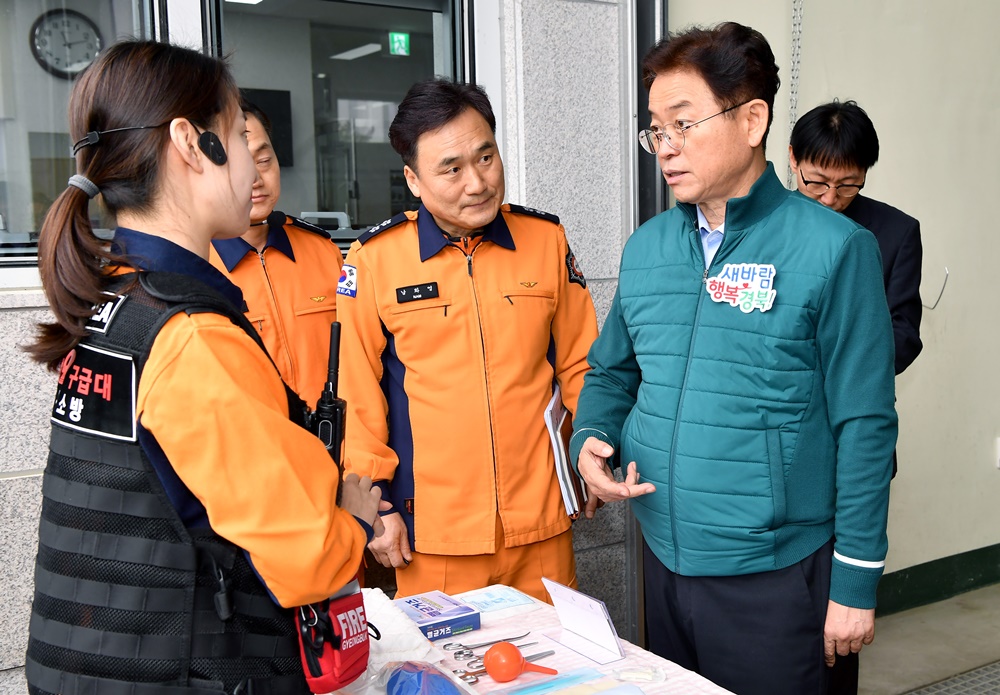 이철우 도지사, 설 연휴 첫날... 상황근무자 격려