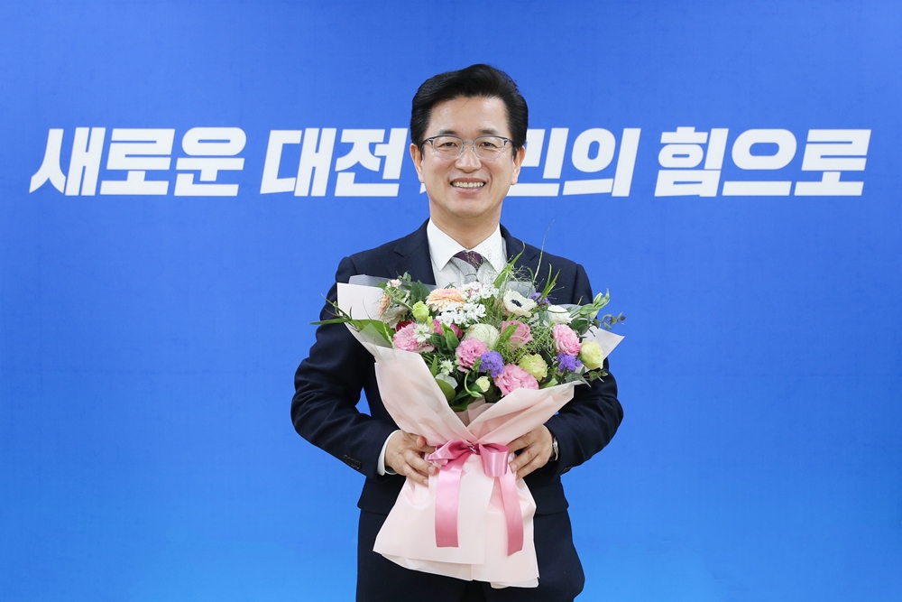 허태정 대전시장 ‘꽃 선물 릴레이’ 캠페인 동참