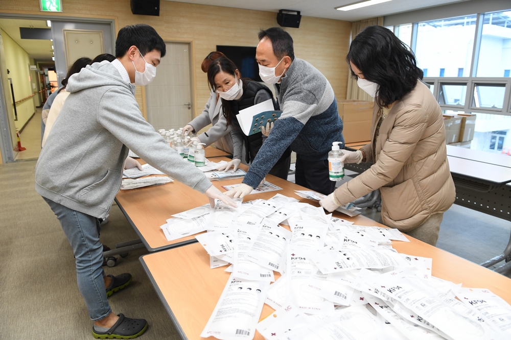 기장군, 임신부와 출산후 3개월 이내 산모에 마스크와 손소독제 긴급 지원