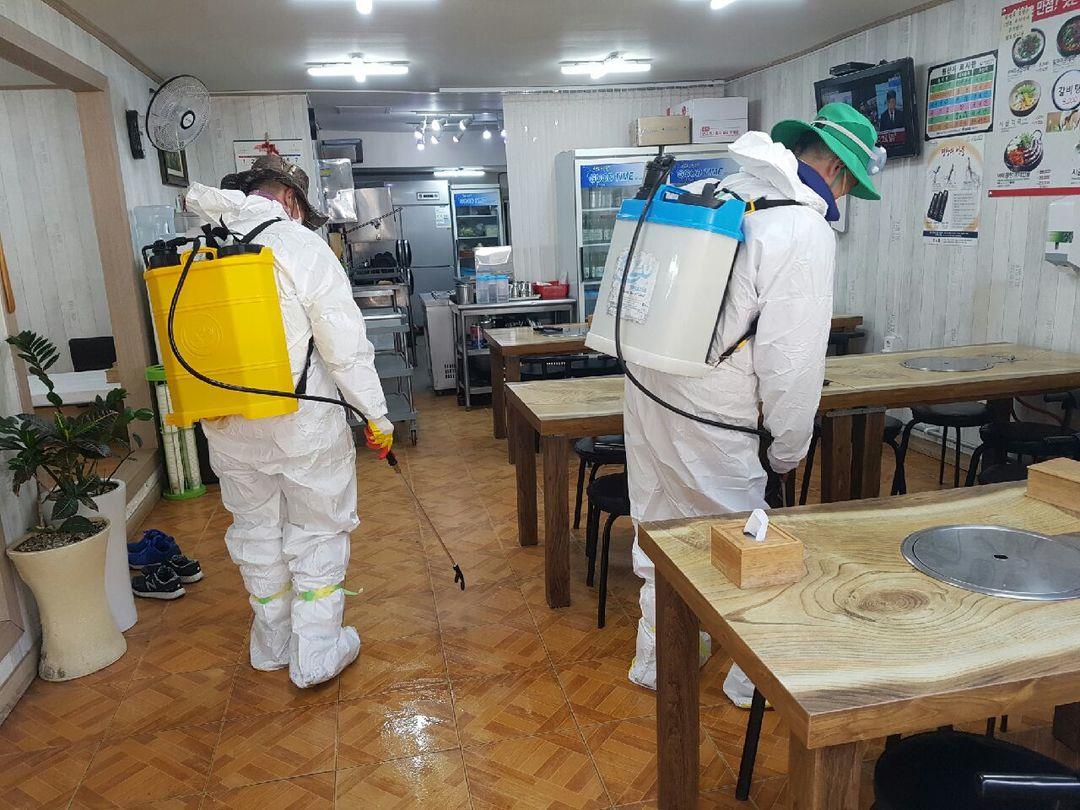 평창 용평면 주민자율방역단, 진부면 전통시장 상인회 주요 상가 및 시설 방역 실시