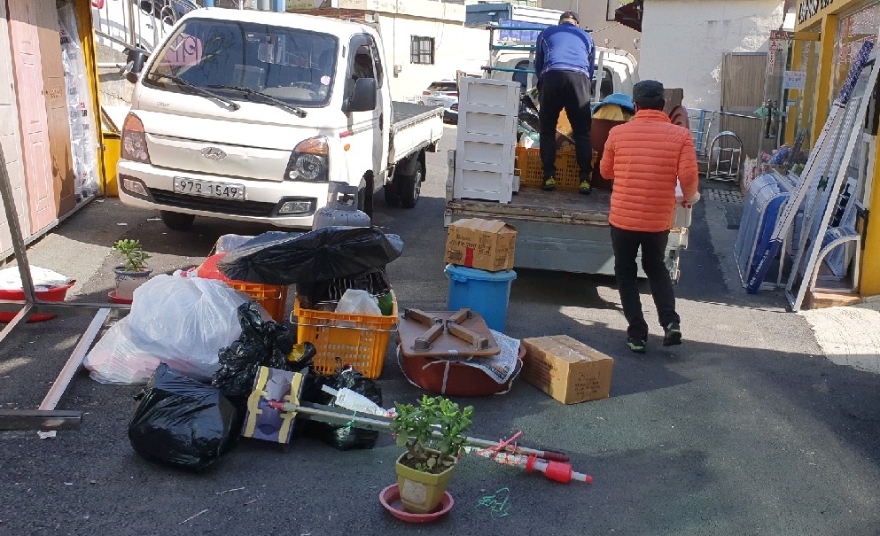 부산진구 환경미화원들 ‘사랑을 나르는 이사도우미’