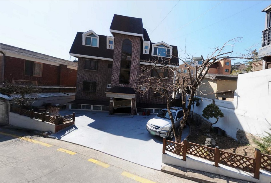 담장 허무니 주차장이 되었네!