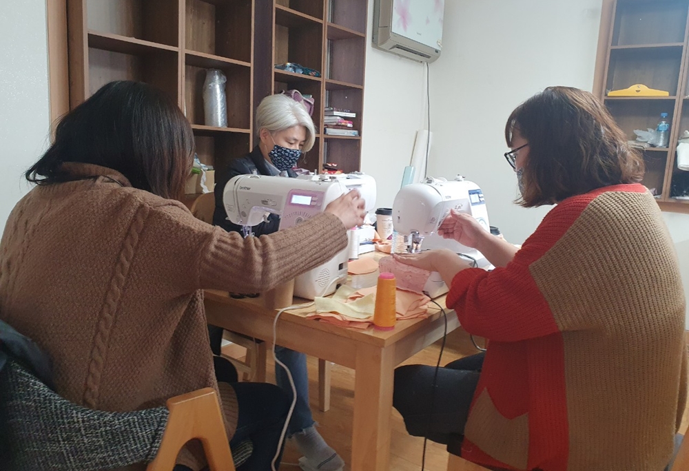 코로나19 확산 저지에 힘 보태는 마을활동가들