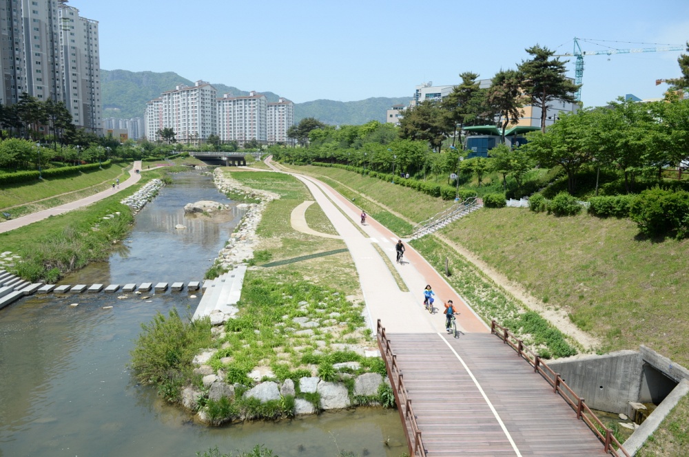 기장군, 코로나19로 진가 발휘하는 정관신도시 좌광천 자전거도로