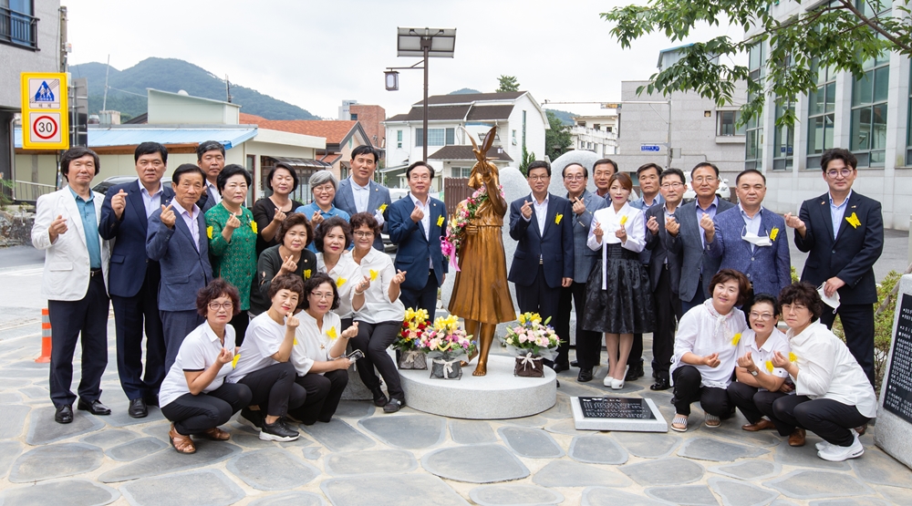 광복 75주년 기념 청양평화의소녀상 제막