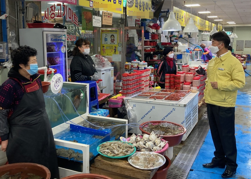 이교식 서천부군수, 서천특화시장 코로나19 방역상황 점검