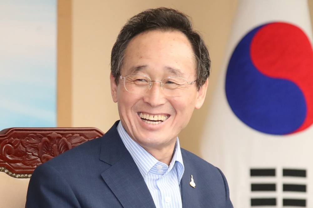[인터뷰] 송하진 전북도지사, "대한민국 탄소산업 비상을 전북이 이끌도록 하겠다"