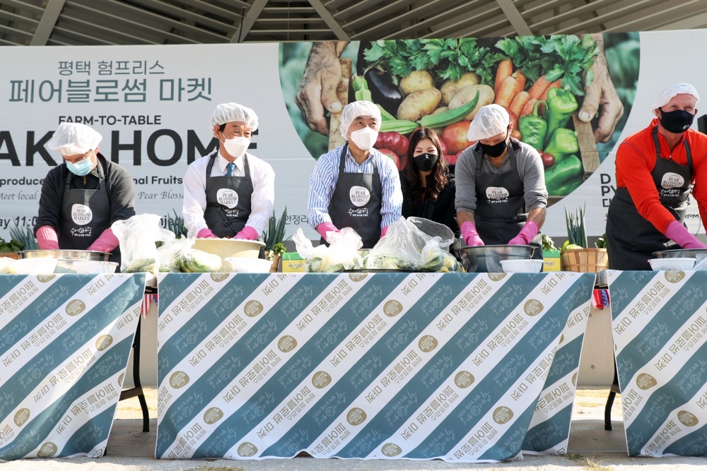평택시, 험프리스 페어블러썸 직거래장터 개장