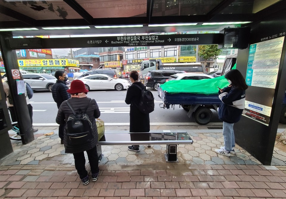 부천시, 겨울철 버스 정류장에 ‘온열 의자’ 설치