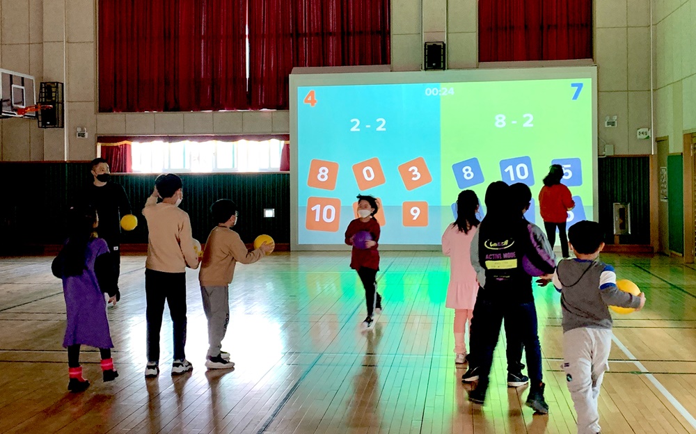 첨단 VR 장비에 유럽형 놀이시설까지...노원구 초등학교의 변신!