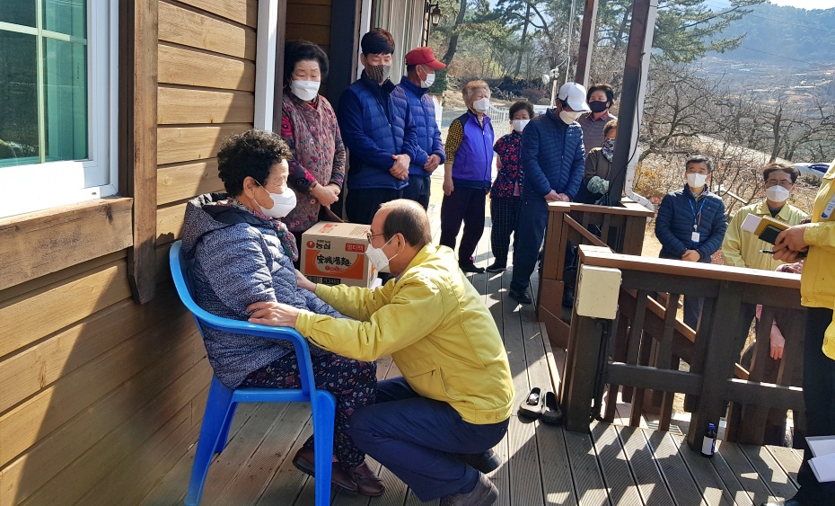 청도군, 매전면 화재 피해 독거노인에게 복구지원 손길 이어져