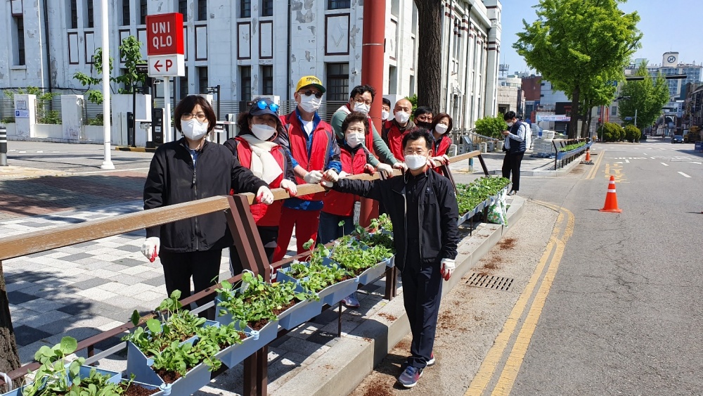 인천 중구, 개항장 문화지구 관문 신포역, 꽃으로 물들다