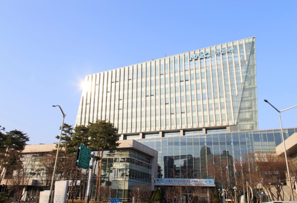 정규직 전환 74%…마포구 검증완료 청년 인턴 26명 취업문 뚫다