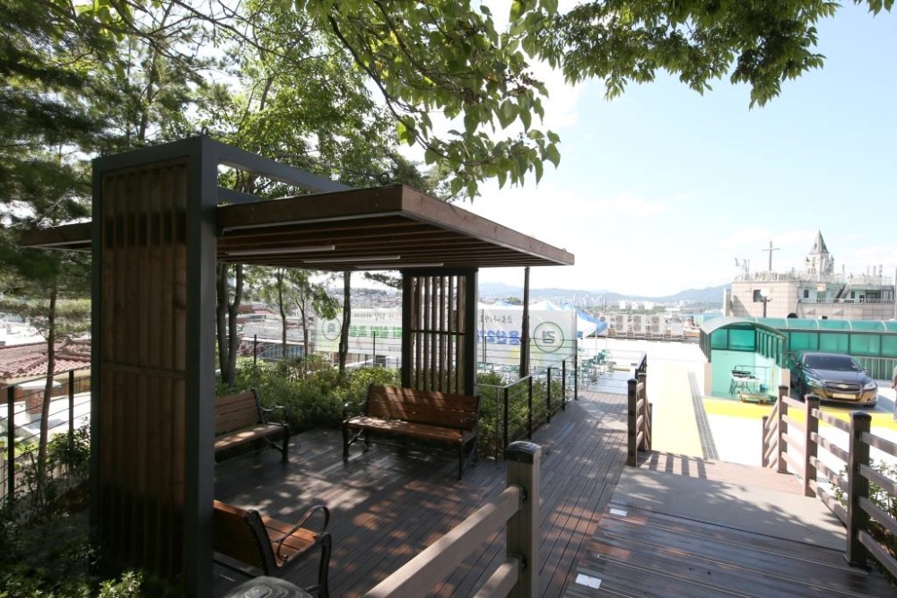 용산구, 용산2가동 공영주차장 이동편의시설·주민쉼터 개소