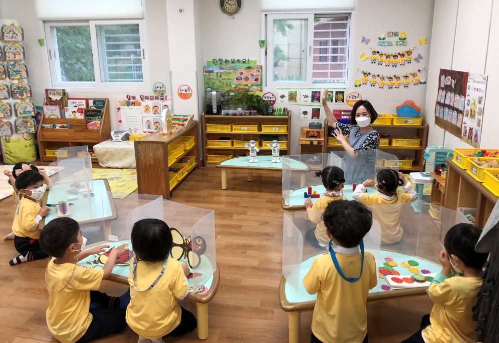 서울시, 보육현장에 '인공지능 로봇' 시범도입…어린이집 300개소 무상대여