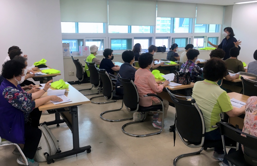 서대문구 어르신들, 초중고교 방역 활동 나선다!