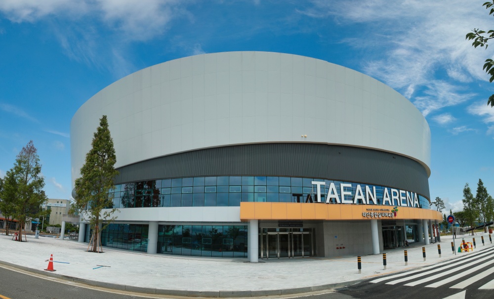 웅장한 자태 드러낸 태안군 종합실내체육관...오는 30일 개관