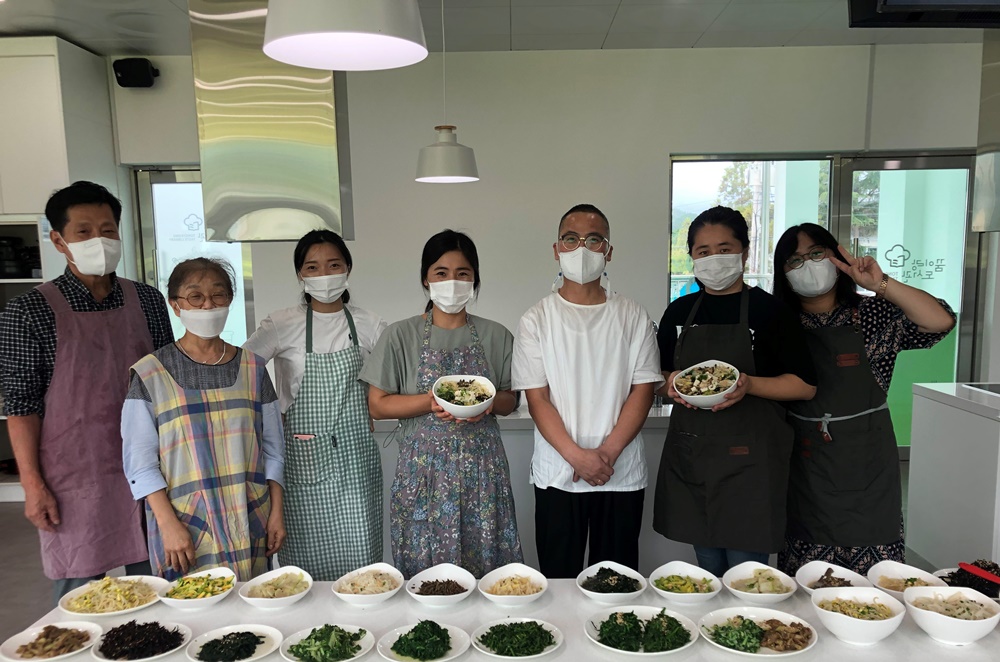 통영시, '도서관에서 찾은 통영백미'로 전통 음식의 우수성을 알리다