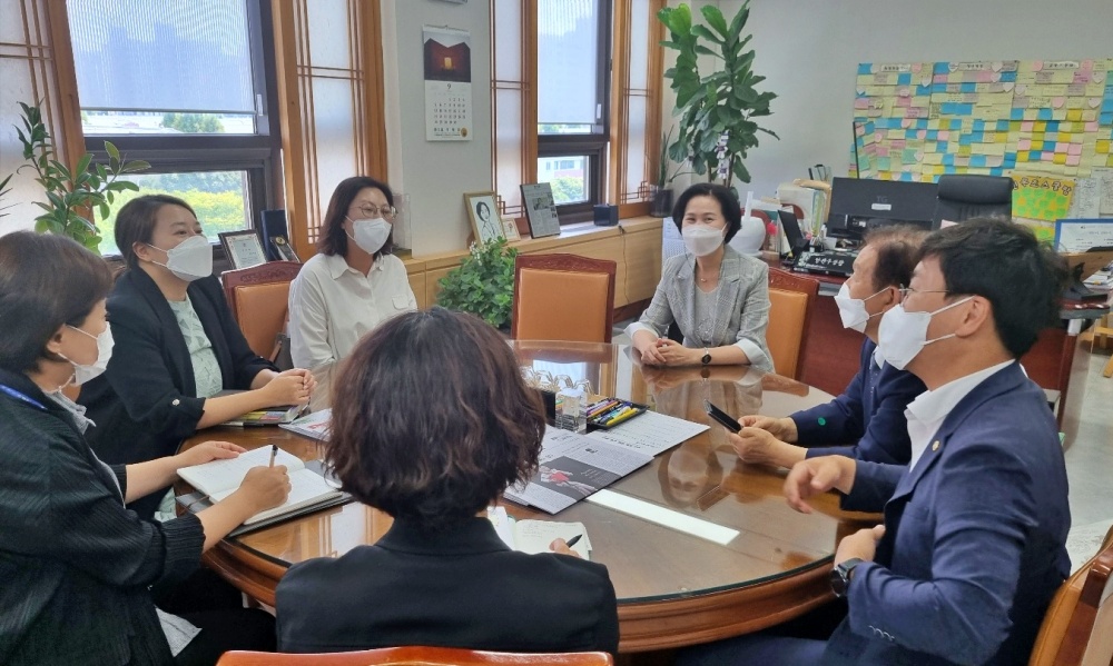 양천구, 그린스마트 미래학교 지정에 반대하는 학부모 의견 경청