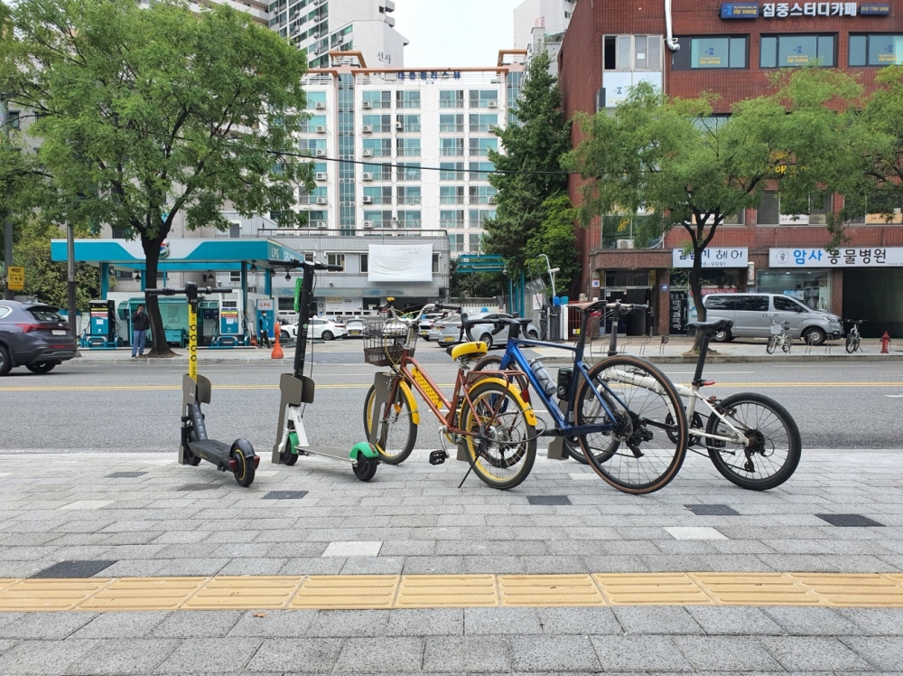 과천시 노후·파손된 자전거보관대 일제 정비