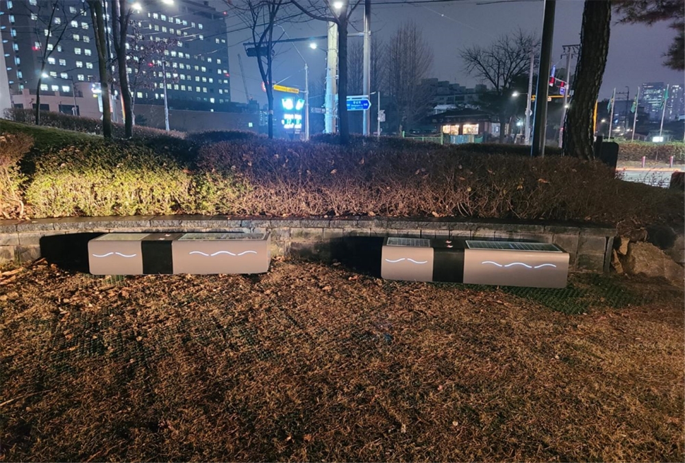 강동구, 공원 내 친환경에너지 태양광을 활용한 스마트벤치 설치