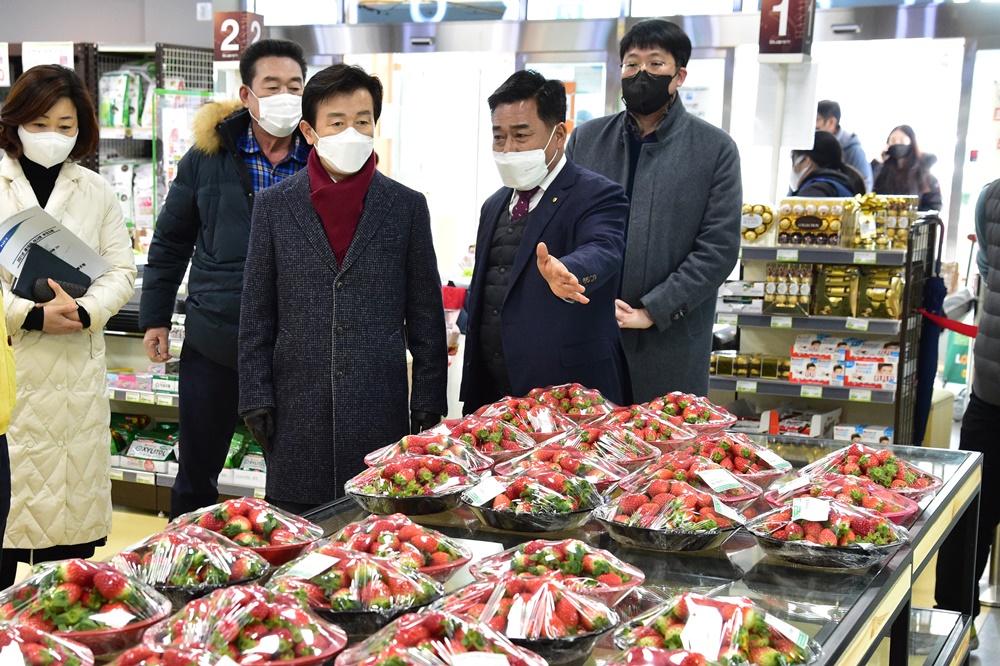 진주시 로컬푸드 직매장, 지난해 120억 매출 ‘농가소득 쏠쏠’