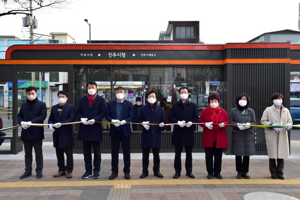 진주시, 전역에 스마트 버스 정류장·스마트 폴 본격 서비스 시작
