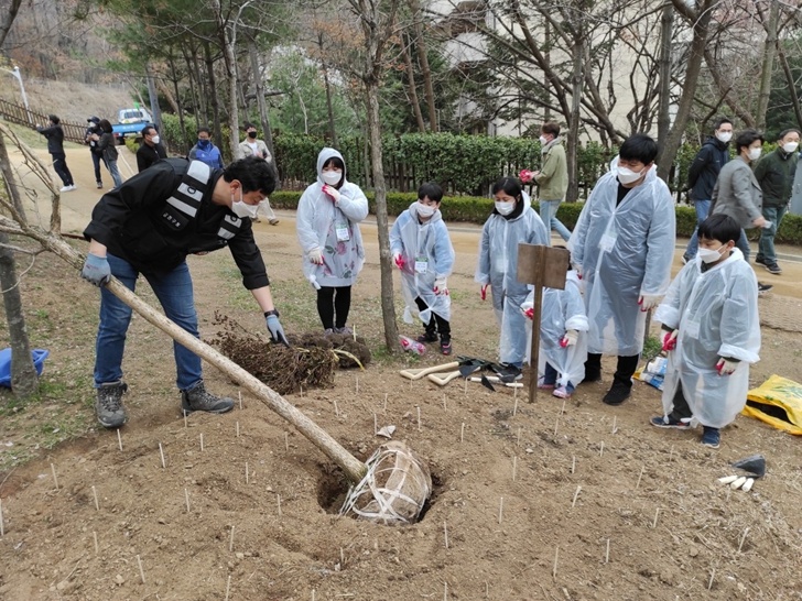 금천구, 식목일 나무심기로 코로나블루 극복하고 녹색도시 만든다