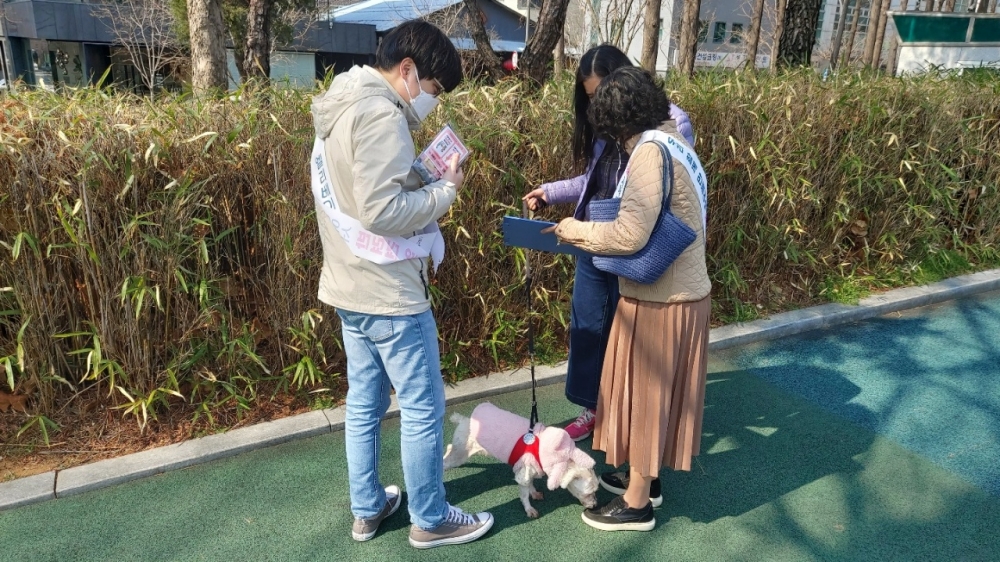 서초구, '목줄 2m이내 규정 지켜주세요!' 펫티켓 준수 캠페인 진행