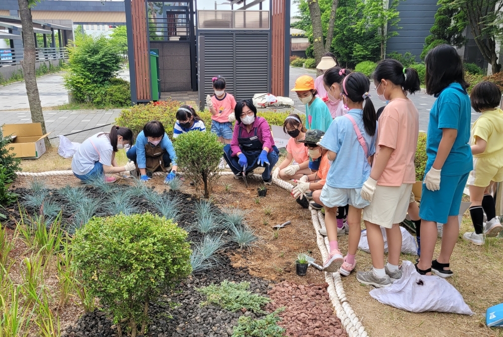 김포시, 도시민이 직접 참여하는 아파트 다층식재 기술 적용 정원 조성