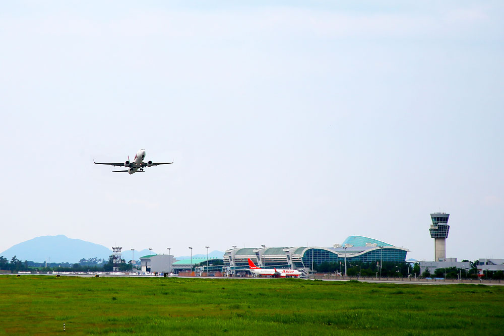 무안군, 7월 무안공항 베트남, 태국, 몽골 전세기 운항