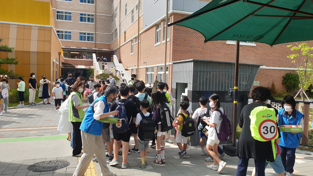 양산시, 학교폭력예방 등굣길 캠페인 실시