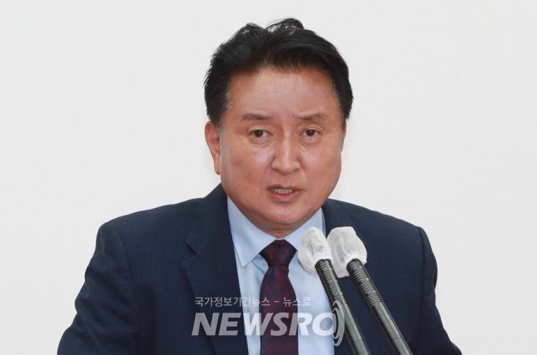 김영환 충북도지사, 휴대전화 번호공개(문자전용)로 ‘도민소통 광폭행보’ | 뉴스로