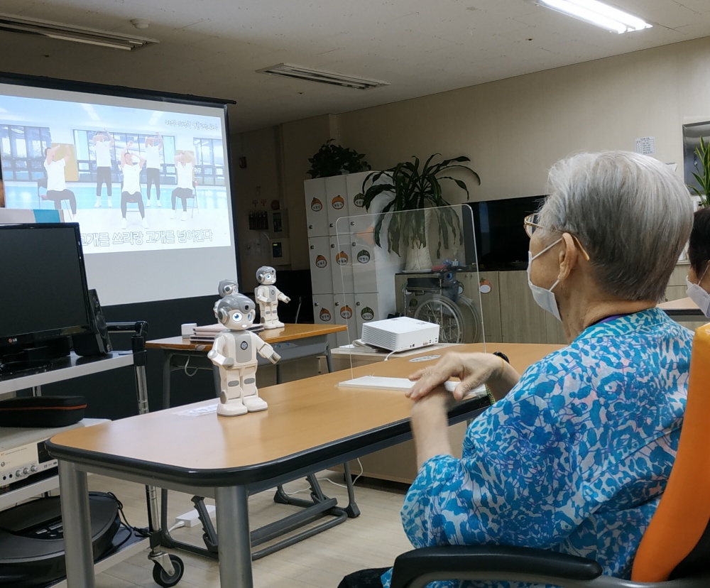 서울 강북구, 인공지능 로봇 활용한 어르신 돌봄 서비스 시작