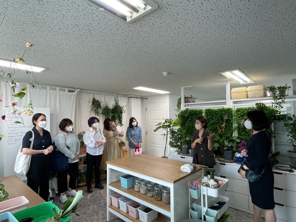 서울 서초구, 청년들이 소상공인에게 디지털 전환 노하우 전수한다