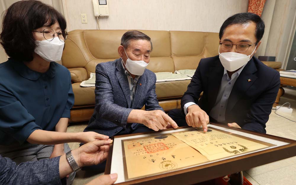대전 동구, 박희조 구청장 제77주년 광복절 맞아 애국지사 유족 위문