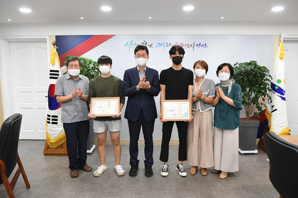 안산시, 선행 베푼 안산공고 학생들에게 표창장 수여